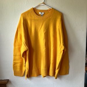 Men’s COS sweater.